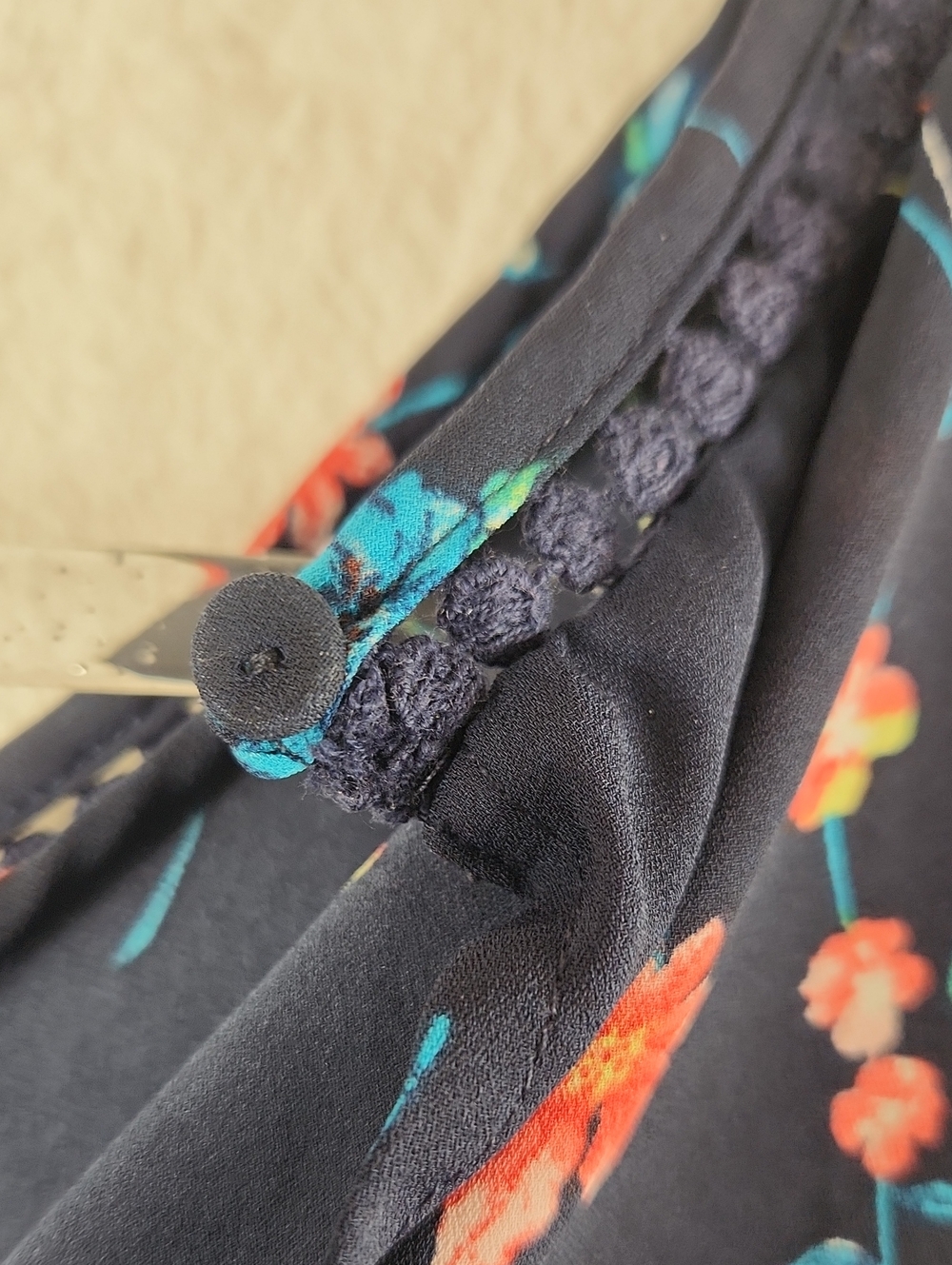 Daniel Rainn Navy Floral V-Neck Cap Sleeve Blouse - Picture 10 of 16